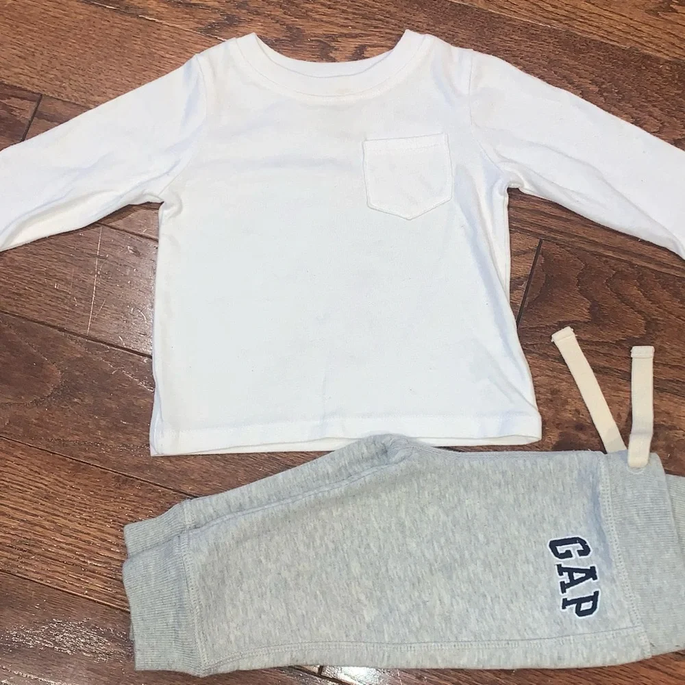 Baby Boy 6–12M Outfit GAP Joggers &‎ Garanimals Long Sleeve Shirt